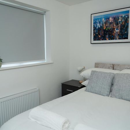 Double Bedroom Near Etihad And Coop Live With Free Parking, Shared Kitchen & Bathroom - Including Free 1-Hour Early Check-In Or Late Check-Out For Bookings Until July Manchester Buitenkant foto