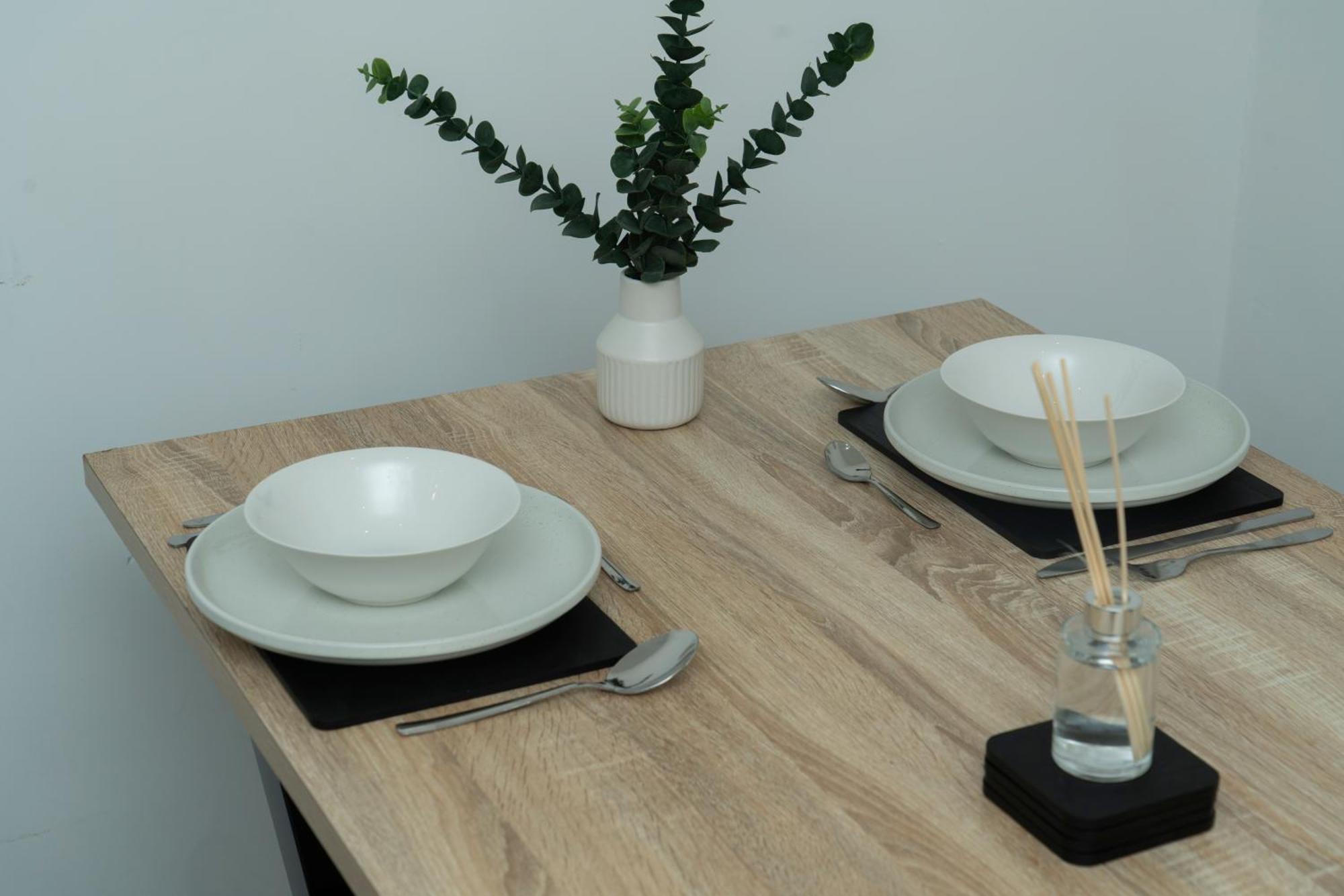 Double Bedroom Near Etihad And Coop Live With Free Parking, Shared Kitchen & Bathroom - Including Free 1-Hour Early Check-In Or Late Check-Out For Bookings Until July Manchester Buitenkant foto