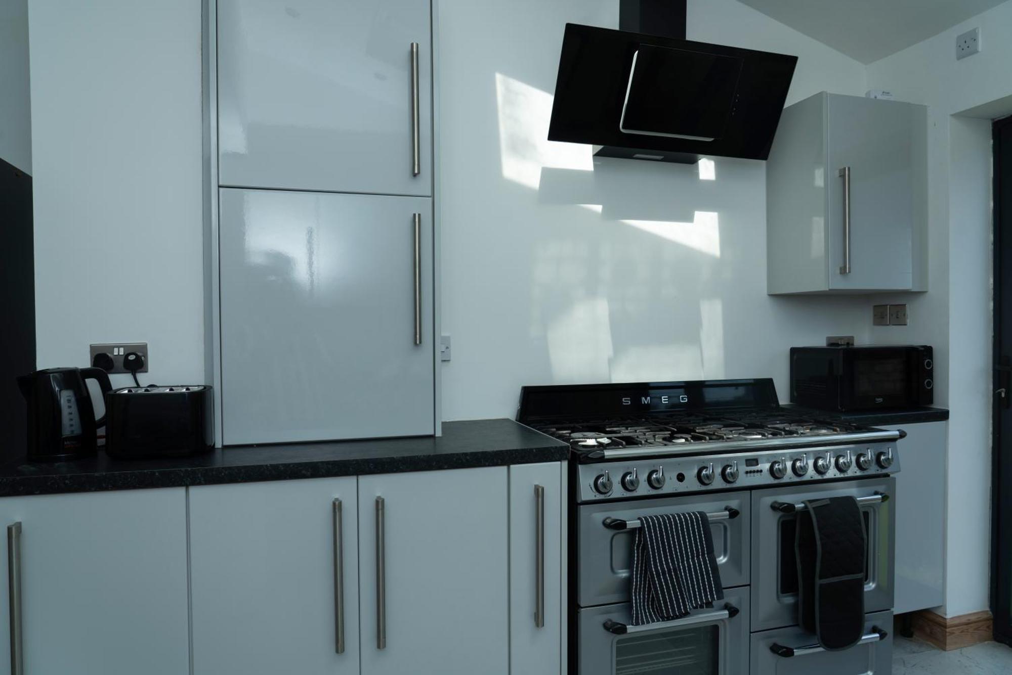 Double Bedroom Near Etihad And Coop Live With Free Parking, Shared Kitchen & Bathroom - Including Free 1-Hour Early Check-In Or Late Check-Out For Bookings Until July Manchester Buitenkant foto