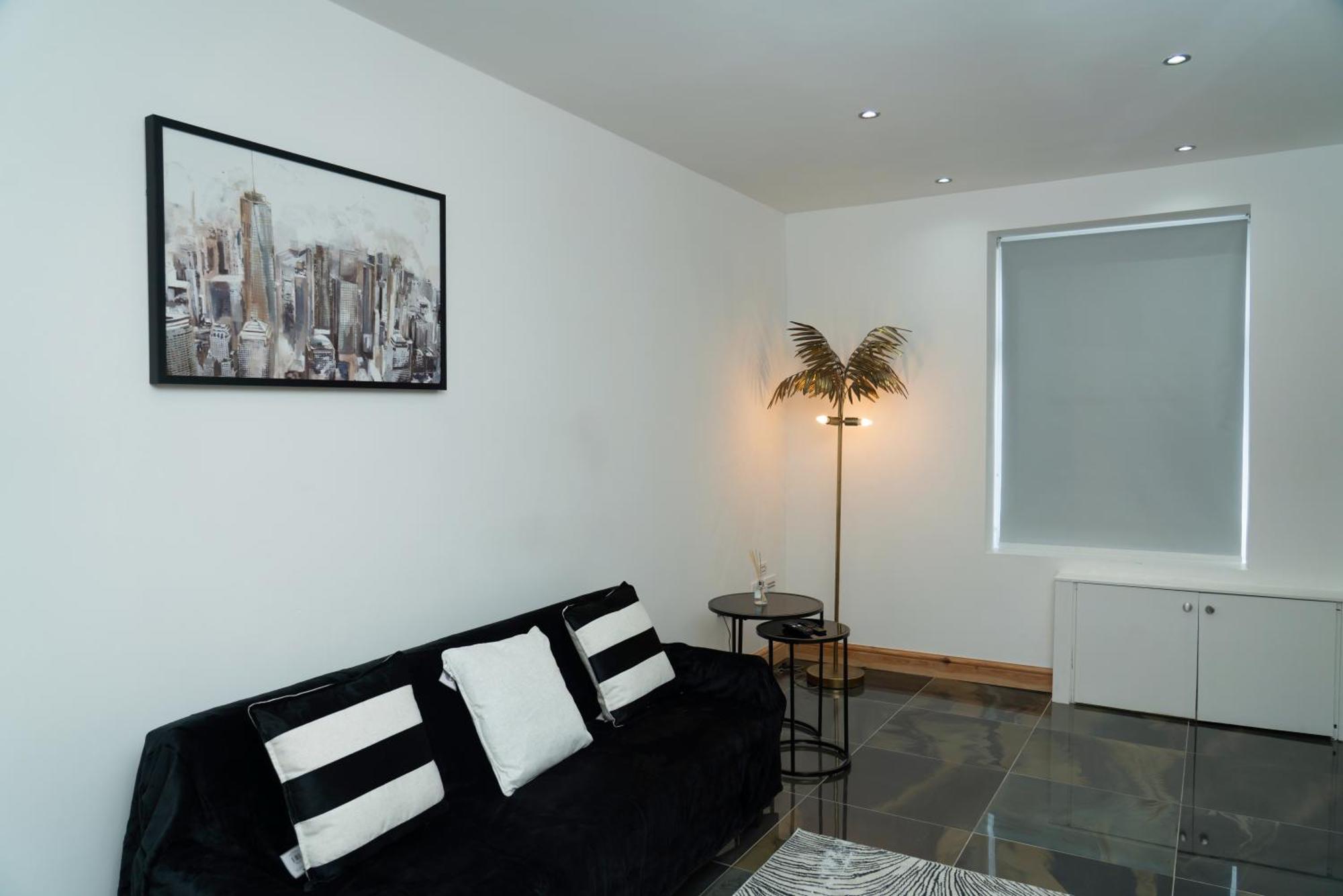 Double Bedroom Near Etihad And Coop Live With Free Parking, Shared Kitchen & Bathroom - Including Free 1-Hour Early Check-In Or Late Check-Out For Bookings Until July Manchester Buitenkant foto