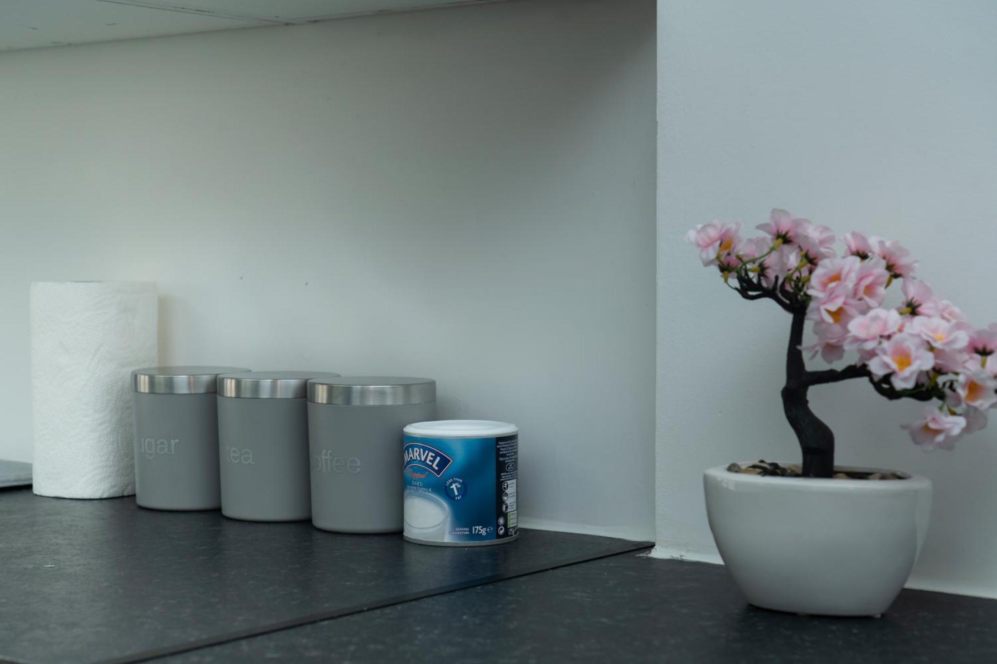 Double Bedroom Near Etihad And Coop Live With Free Parking, Shared Kitchen & Bathroom - Including Free 1-Hour Early Check-In Or Late Check-Out For Bookings Until July Manchester Buitenkant foto