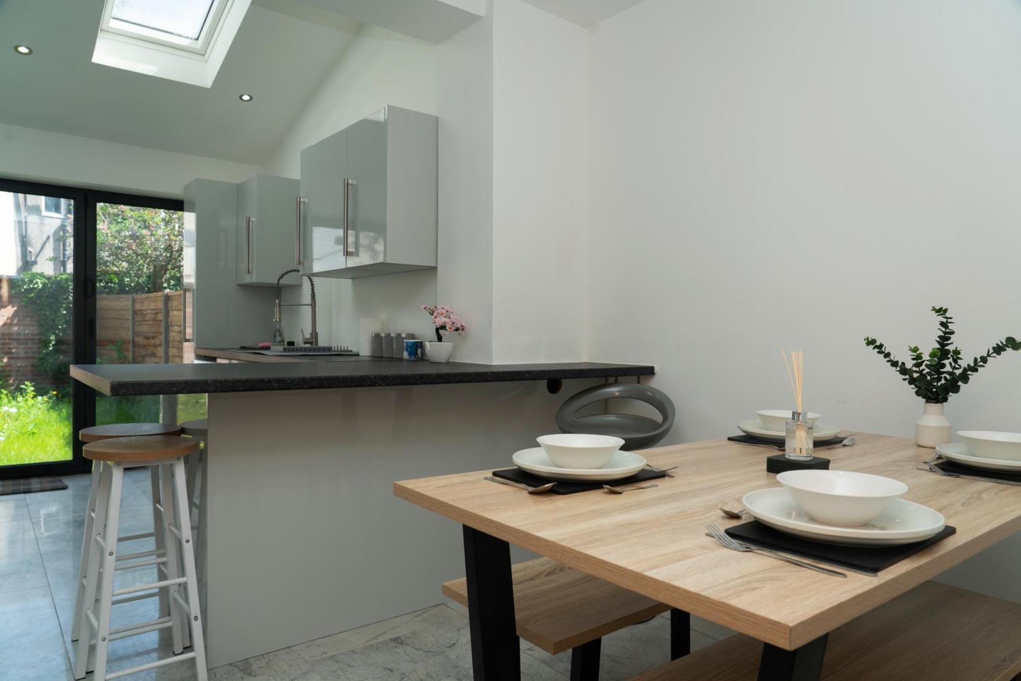 Double Bedroom Near Etihad And Coop Live With Free Parking, Shared Kitchen & Bathroom - Including Free 1-Hour Early Check-In Or Late Check-Out For Bookings Until July Manchester Buitenkant foto