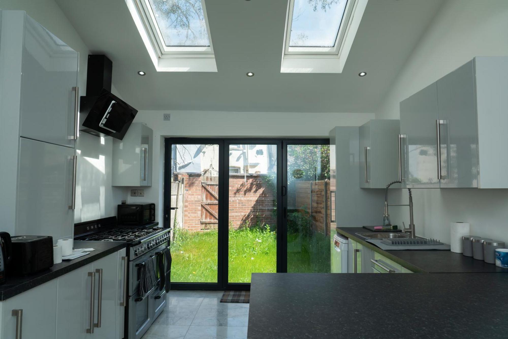 Double Bedroom Near Etihad And Coop Live With Free Parking, Shared Kitchen & Bathroom - Including Free 1-Hour Early Check-In Or Late Check-Out For Bookings Until July Manchester Buitenkant foto
