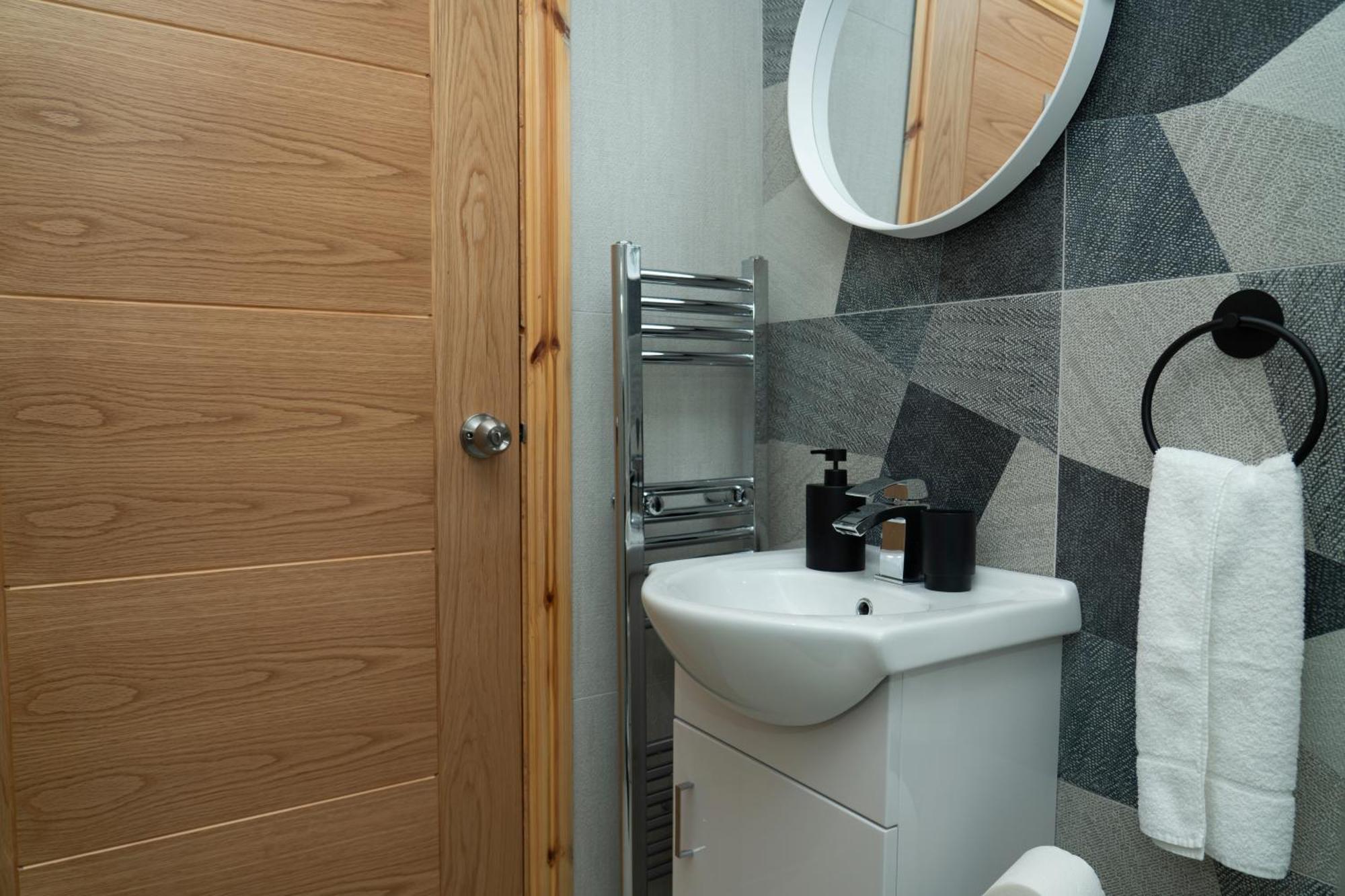 Double Bedroom Near Etihad And Coop Live With Free Parking, Shared Kitchen & Bathroom - Including Free 1-Hour Early Check-In Or Late Check-Out For Bookings Until July Manchester Buitenkant foto